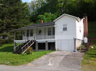 42 Marigold Ln, Raven, VA 24639