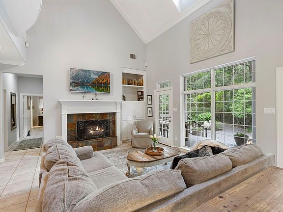 4th image of 10810 Lake Windcrest