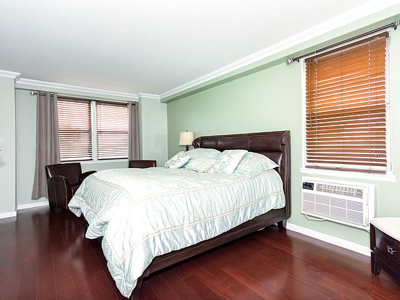 4th image of 5900 Arlington Ave APT 1C