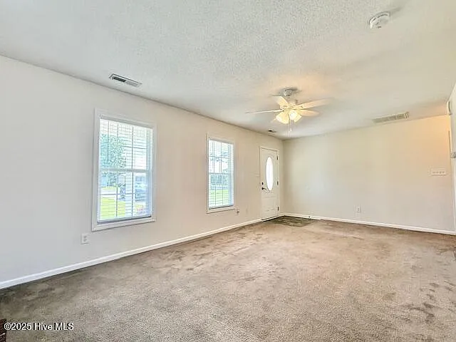 4 bed, 2.5 bath, 1700 sqft, $1,800 — Photo 4