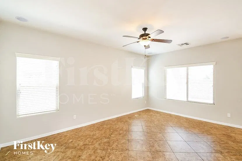 3 bed, 2.5 bath, 2454 sqft, $2,815 — Photo 3