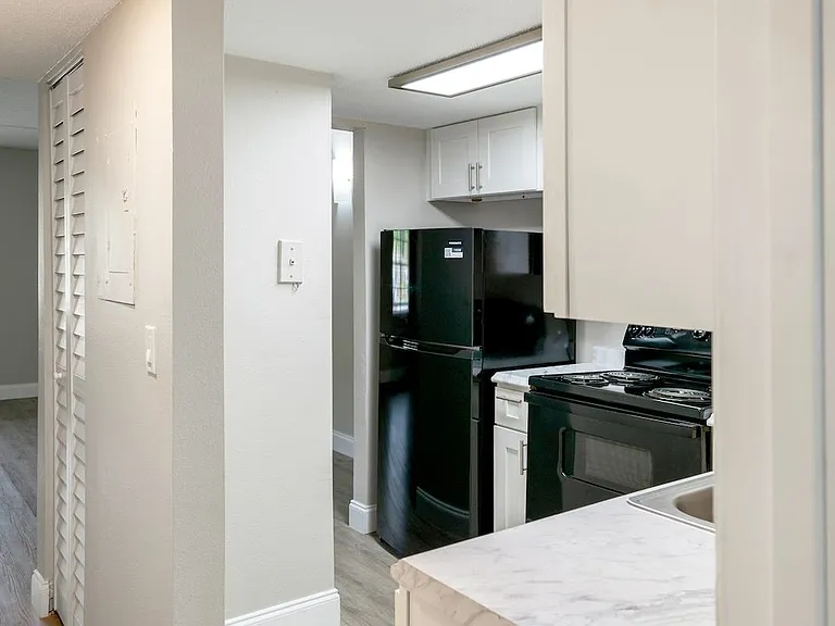 Ridge Apartments — Photo 34