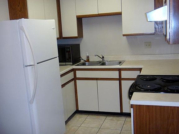 3rd image of 1015 E Yager Ln Unit 75