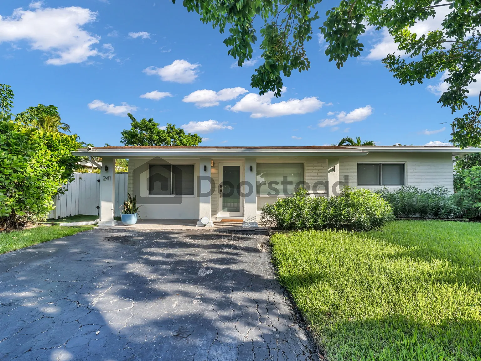 3 bed, 2.0 bath, 1190 sqft, $3,830 — Photo 2