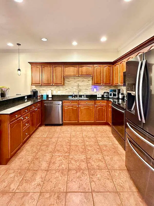 3 bed, 2.5 bath, 1990 sqft, $2,995 — Photo 4