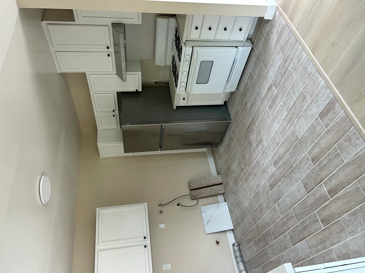 2 bed, 900 sqft, $2,200 — Photo 3
