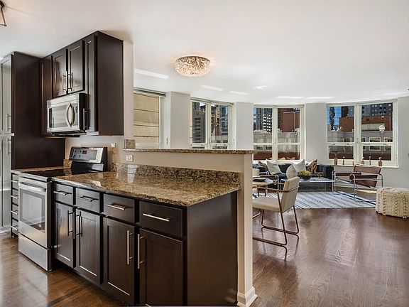 4th image of 345 N La Salle Dr APT 1106
