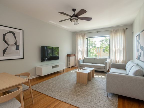 2nd image of 6829 N Greenview Ave #2