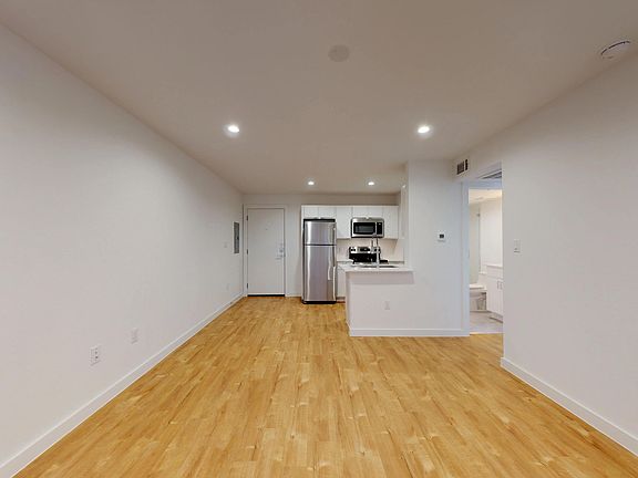 Open Concept Livingroom & Kitchen
