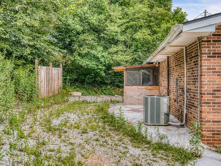2116 S Roane St — Photo 28