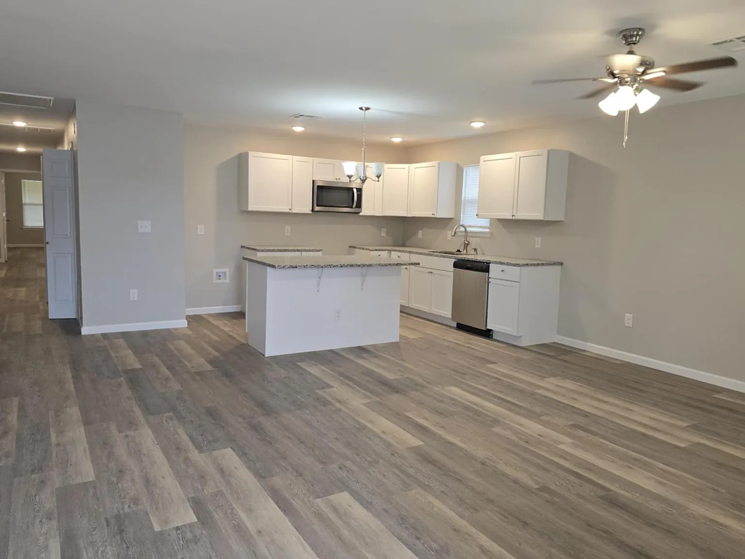 3 bed, 1300 sqft, $1,450 — Photo 3
