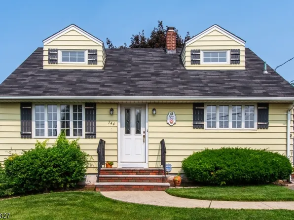744 9Th St, Carlstadt Boro, NJ 07072