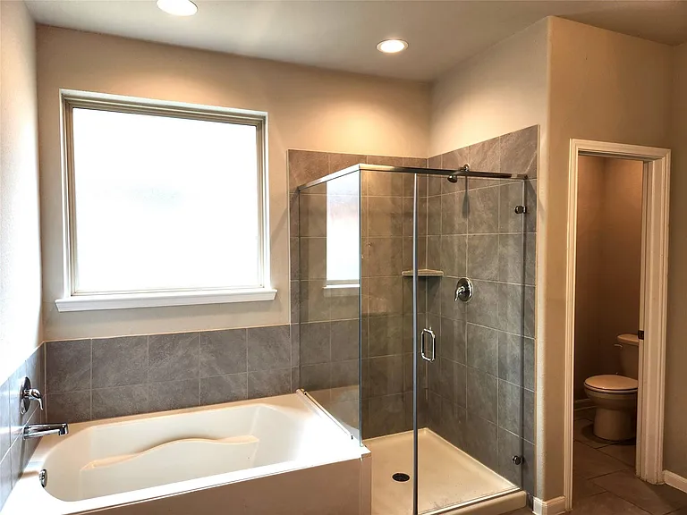 8519 Golden Field Dr — Photo 12