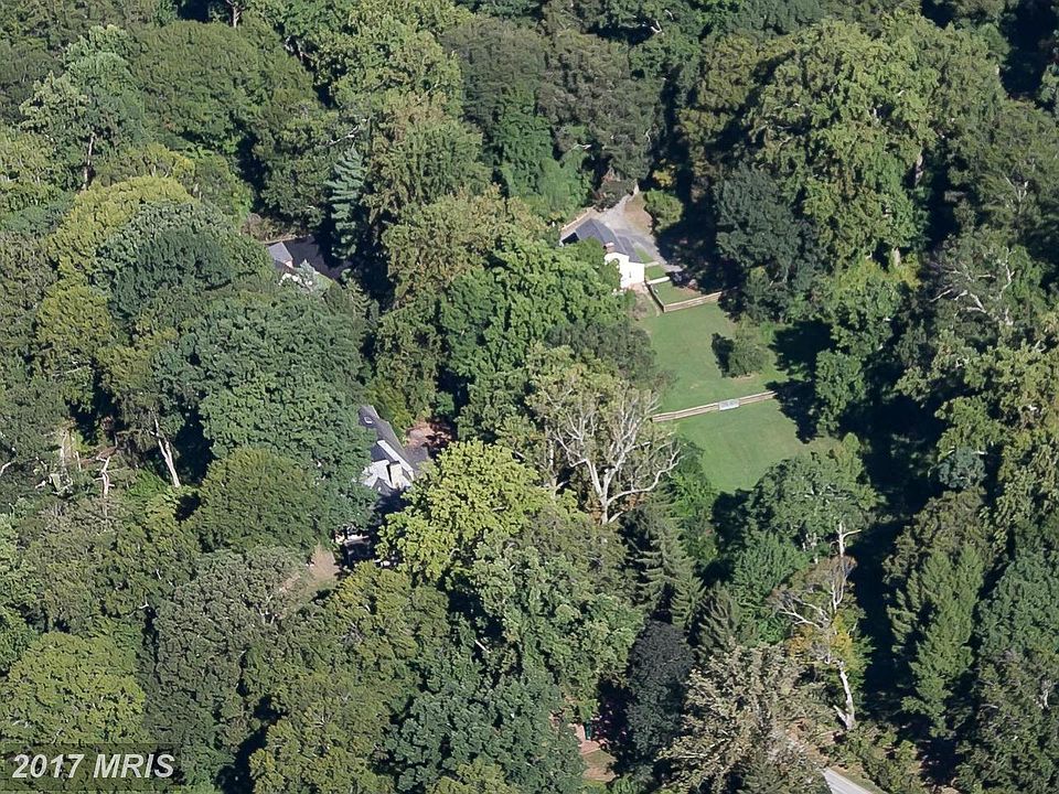 1st image of 208 Woodbrook Ln