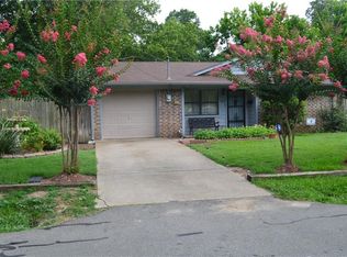 606 E 5th St, Bonham, TX 75418