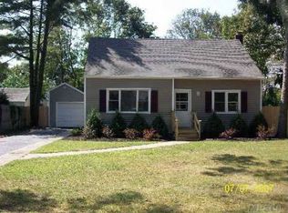 112 Academy St, Bayport, NY 11705
