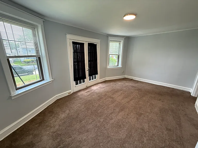 216 S Carol Blvd — Photo 6