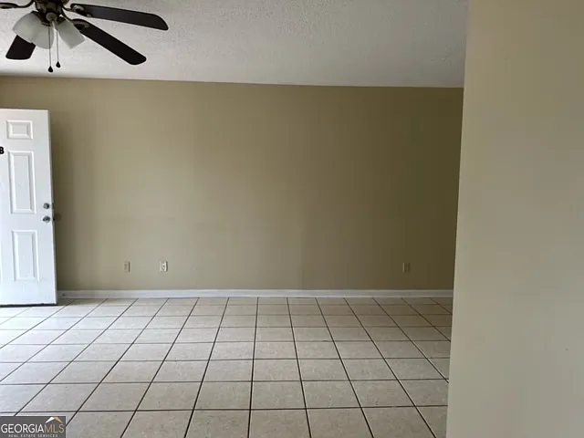 323 Carriage Ln #A — Photo 3