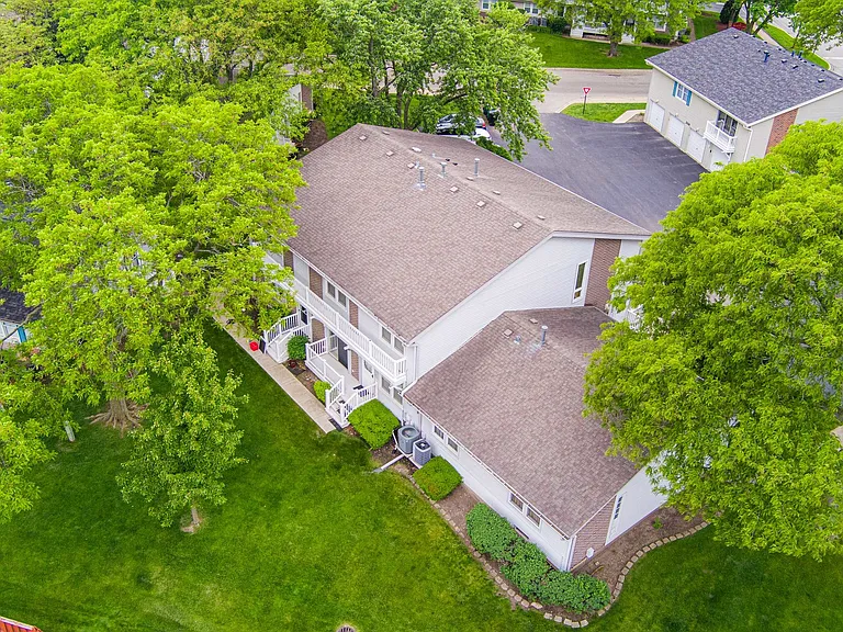 212 Amherst Ct #C — Photo 3