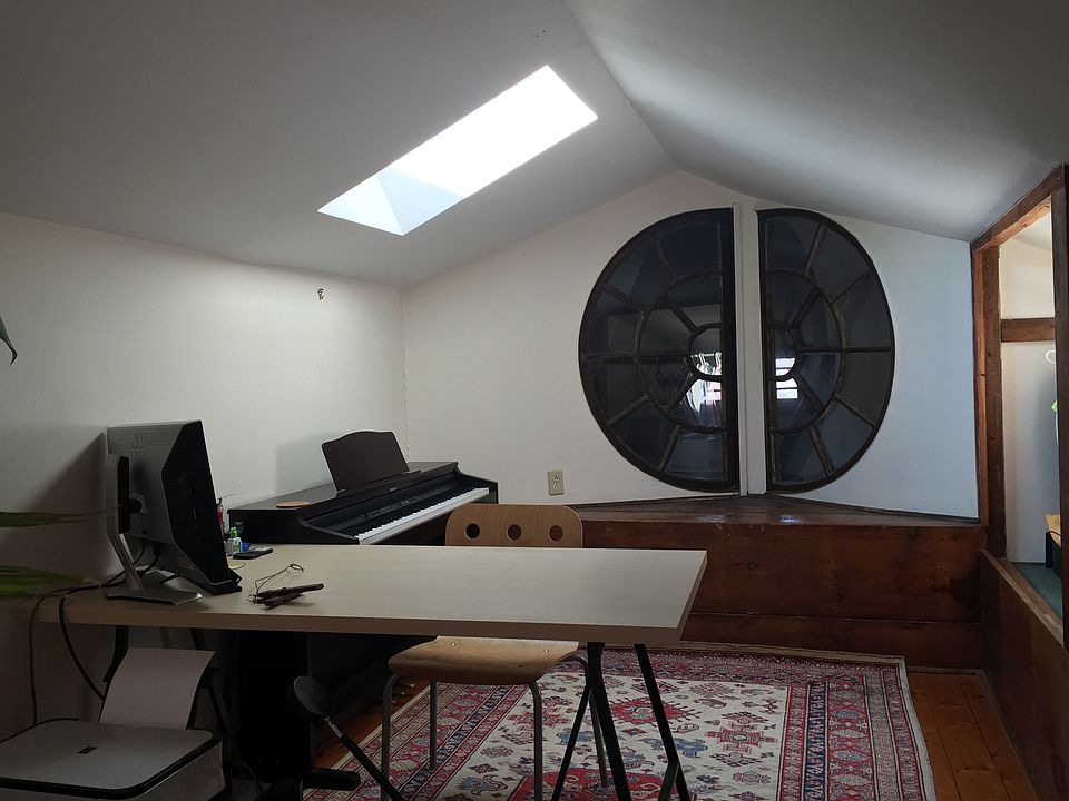 2nd image of 180 Dwight St #2