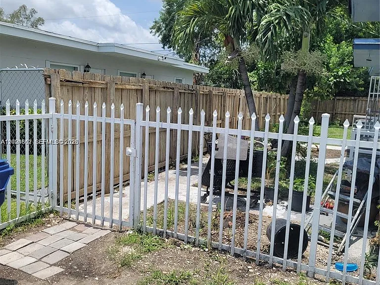 22300 SW 117th Ave #4 — Photo 3