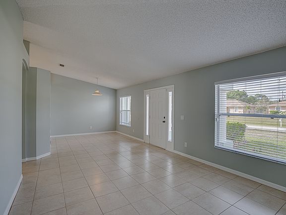 4th image of 7946 100th Ave