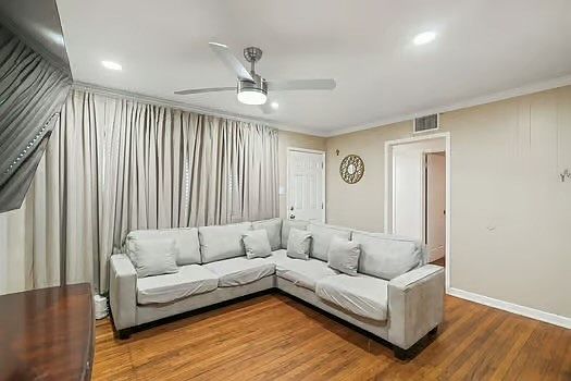 4th image of 4714 Queen Dr