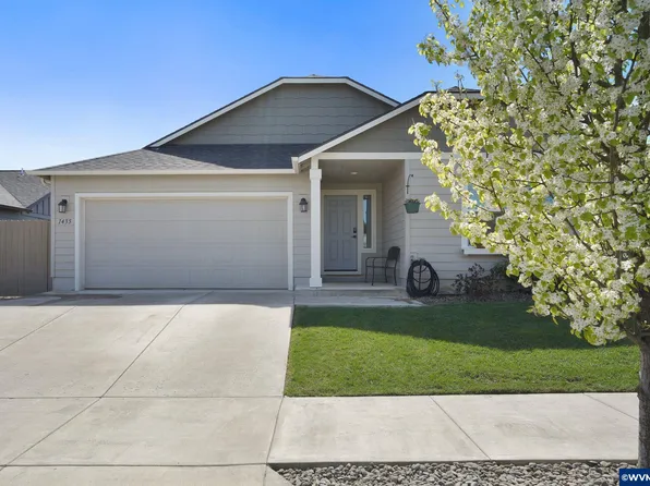 1435 SE Snowberry Ave, Dallas, OR 97338