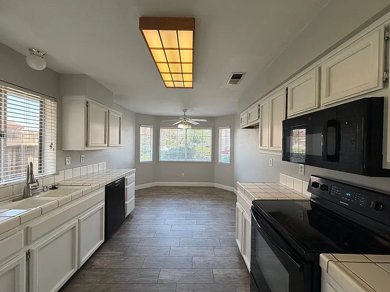 7921 Cold Spray Ct — Photo 2