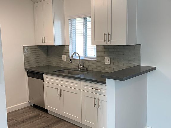 5th image of 1645 Amberwood Dr APT 2