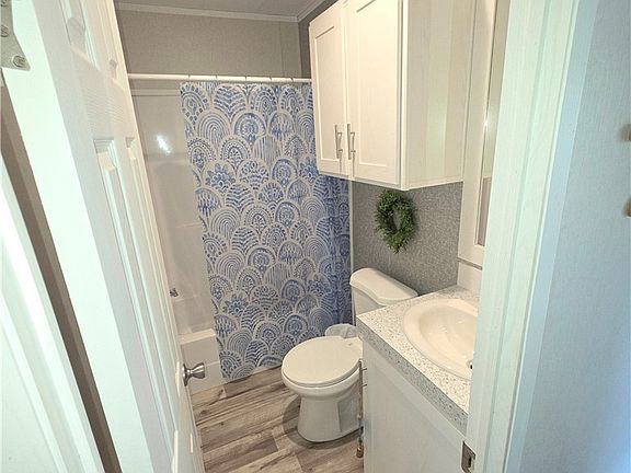 4th image of 1005 W Houston Ave