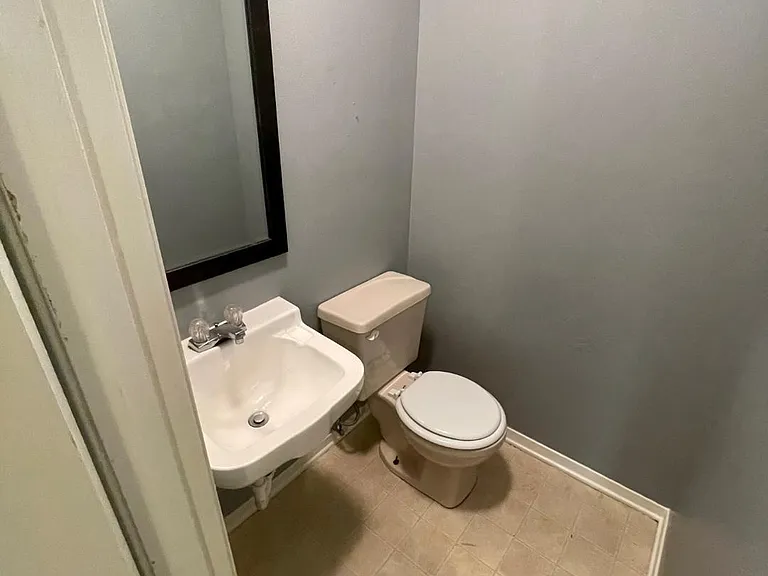 132 Simpson St #A — Photo 8