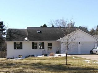 2731 Oakwood Dr, Green Bay, WI 54304