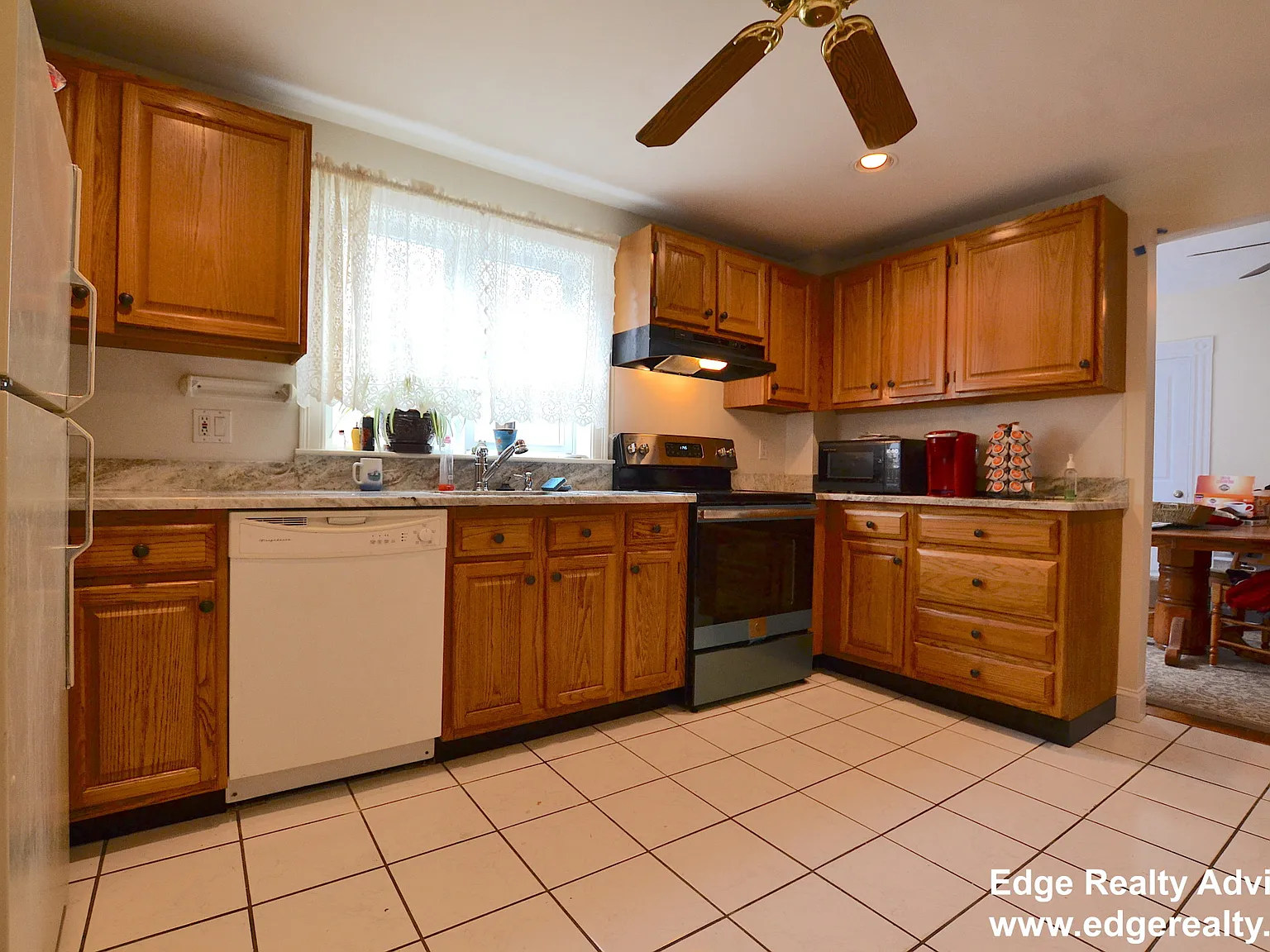 3 bed, 1200 sqft, $3,300 — Photo 2
