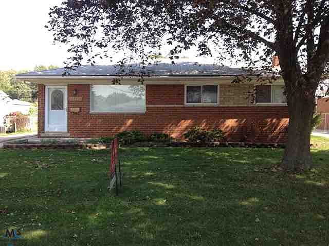 1st image of 32840 N Norwood Dr
