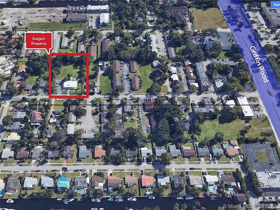 2nd image of 4580 SW 33rd Ave