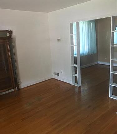 3rd image of 6726 Brentwood Ave