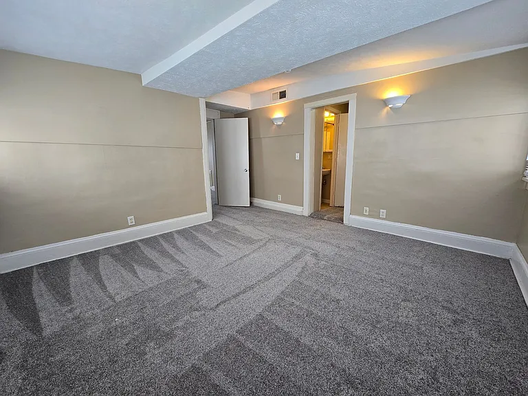 1307 N Roosevelt Ave — Photo 8