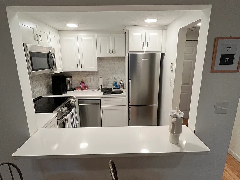 24 Peterborough St #F — Photo 3