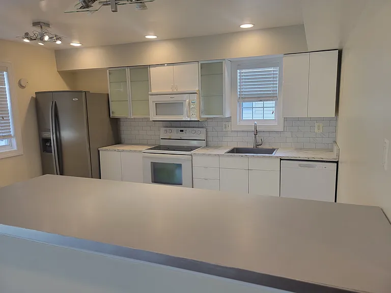 401 Corinthian Ave #2 — Photo 3