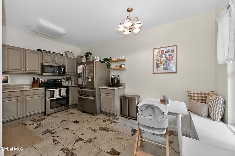 3rd image of 4 Killarney Court
