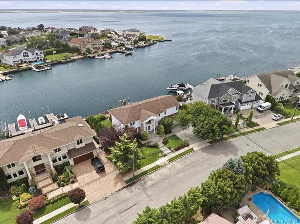 211 Whitewood Drive, Massapequa Park, NY 11762