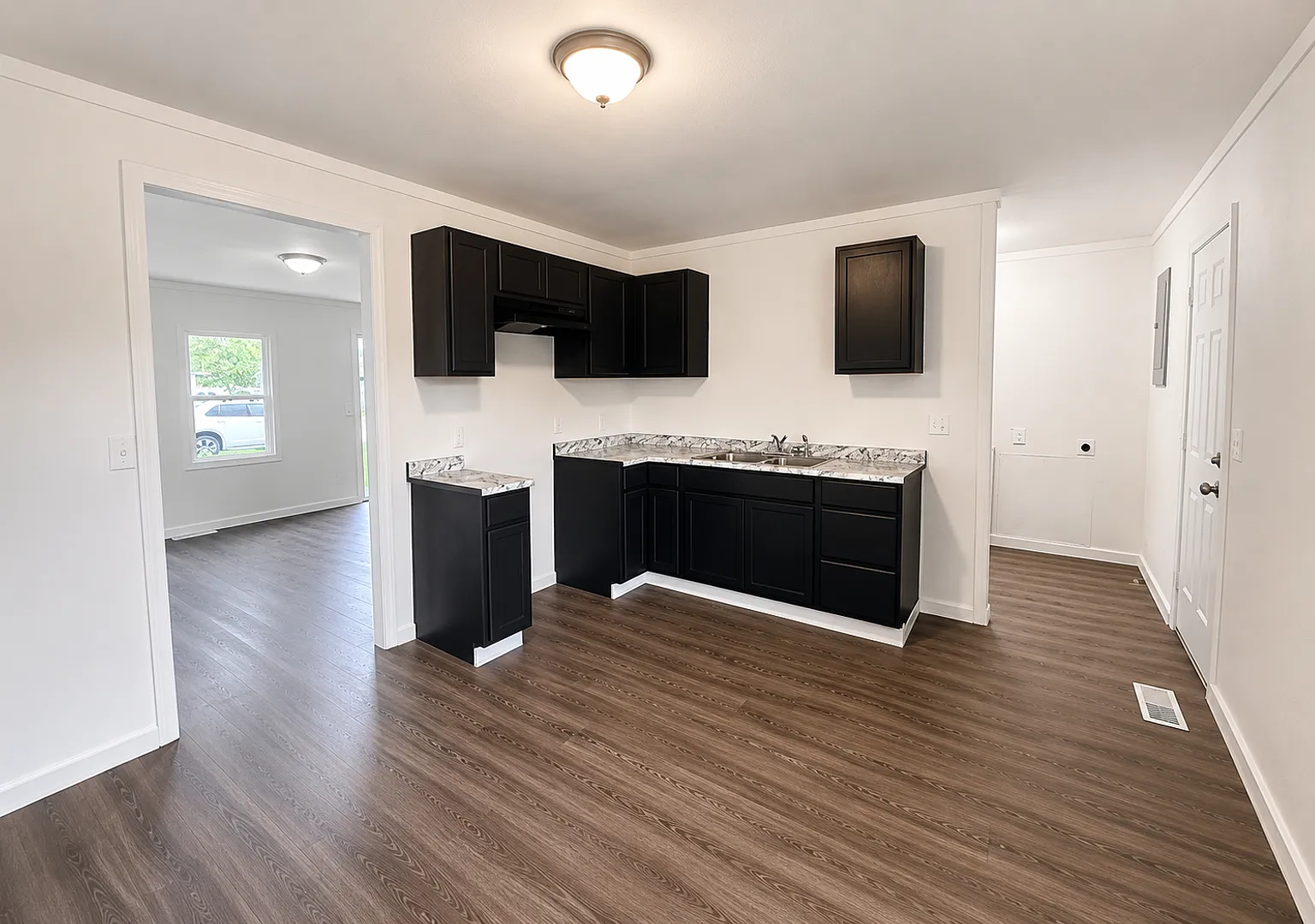 For Lease — Photo 2