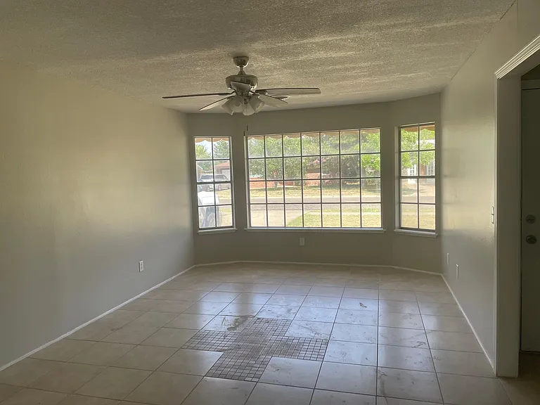 1316 Clyde St — Photo 1