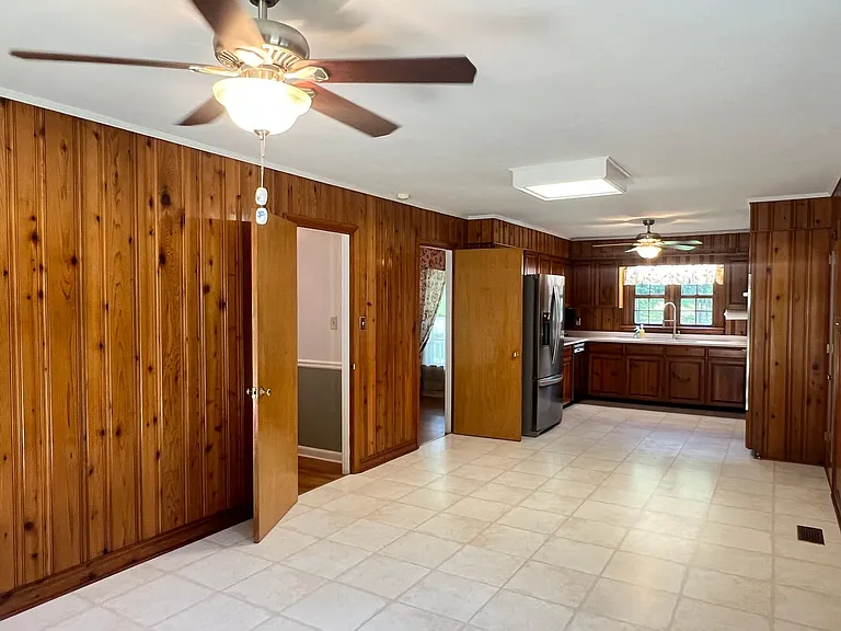 1943 Birchwood Way — Photo 13