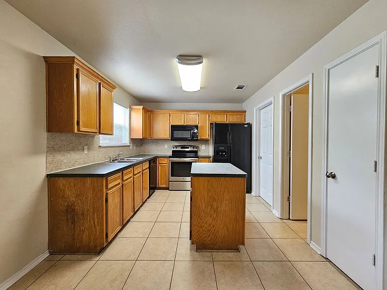 2201 Dennis St — Photo 10