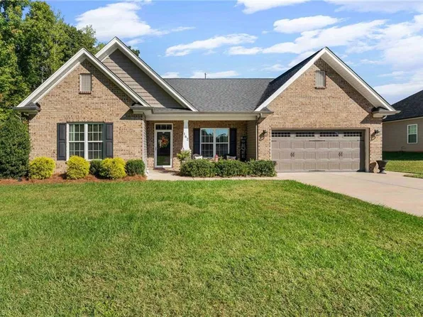 162 Gracie Ln, Clemmons, NC 27012