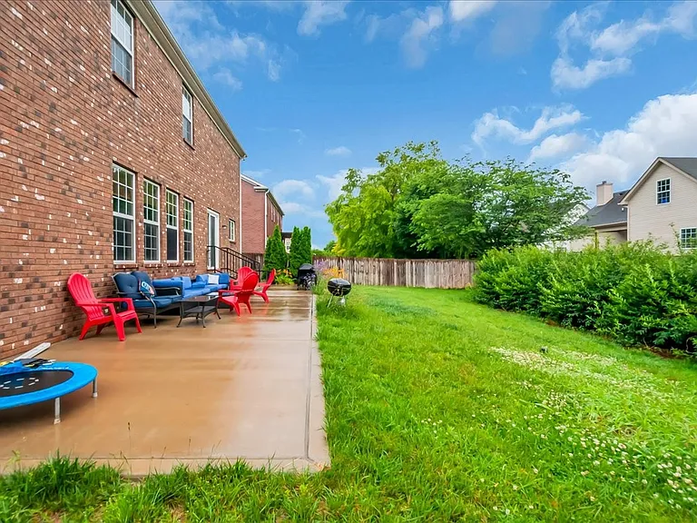 6000 Thrush Ct — Photo 36