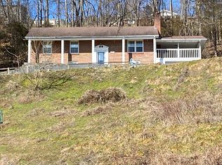 201 Grouse Ln, Cedar Bluff, VA 24609