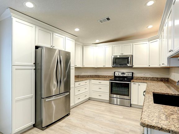 4th image of 416 Loquat Drive